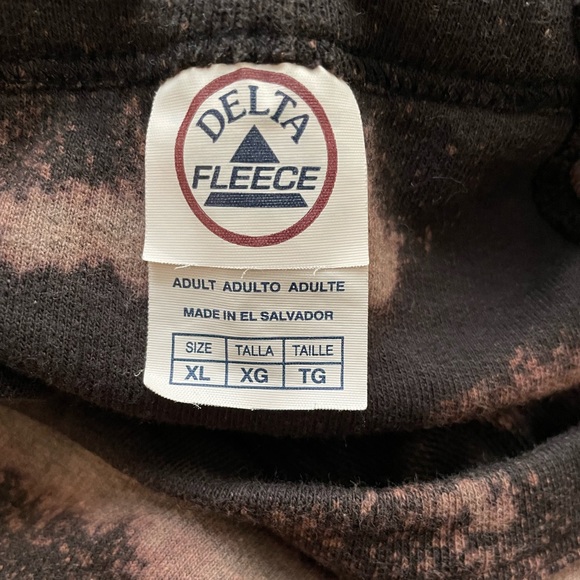 Poshmark Custom Pullover Sweater Size XL - Picture 2 of 3